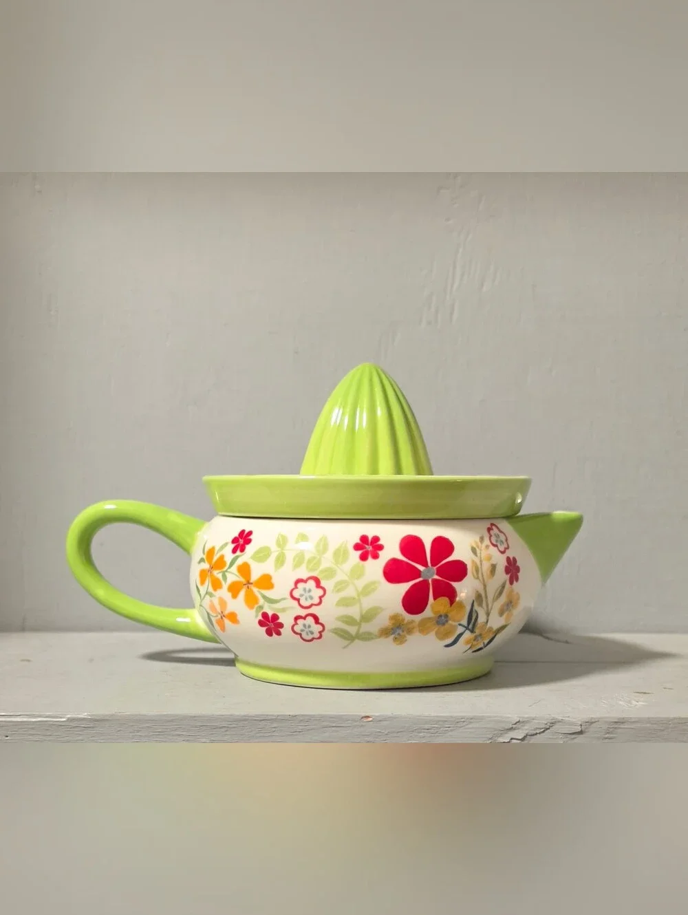 Ceramic Floral Citrus Juicer - Lime Green